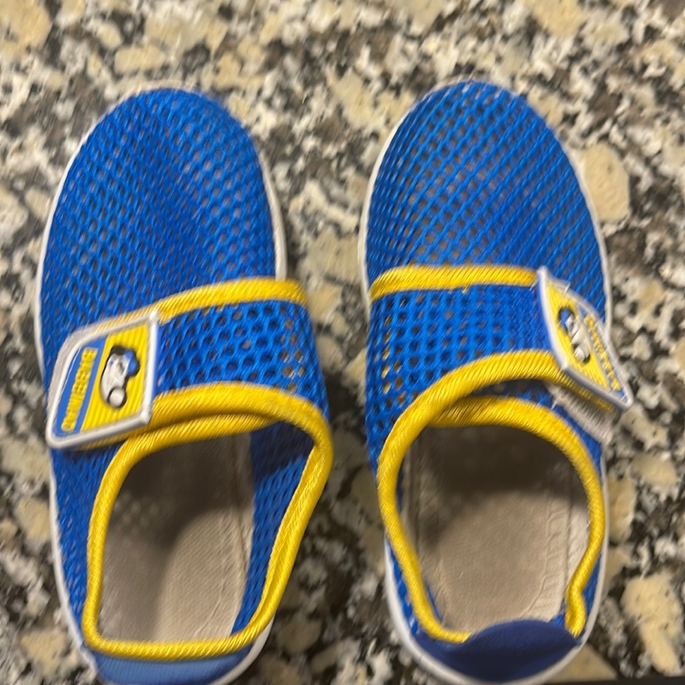 Swim shoes / beach shoes in size 8 toddler boy